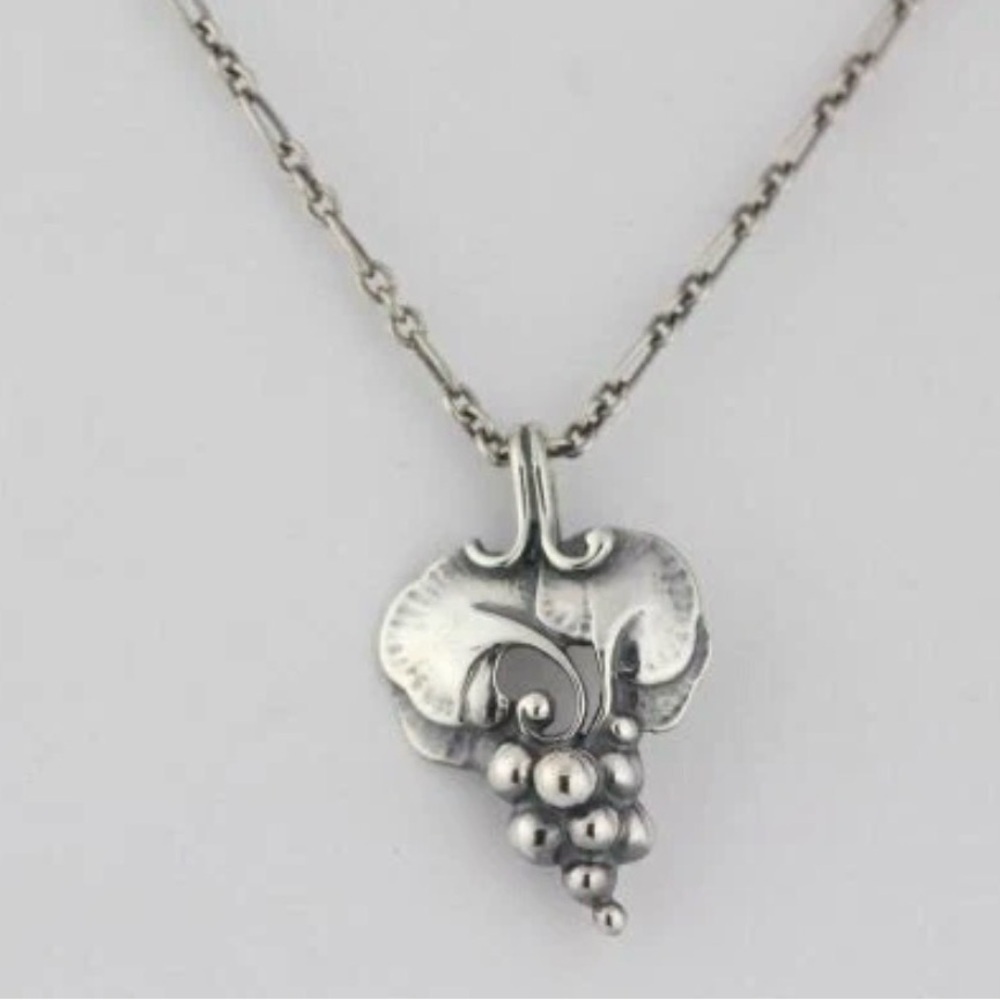 GEORG JENSEN Vintage Rare Collectors 1996 Heritage 925 SS Grape Necklace